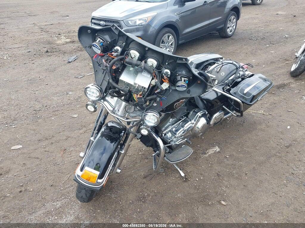 1HD1FC413AB604900 2010 HARLEY-DAVIDSON FLHTCU photo no. 2