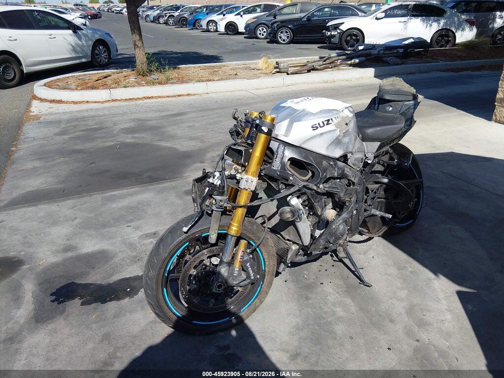 JS1DM11F0S7100084 2025 SUZUKI GSX-R1000 photo no. 2
