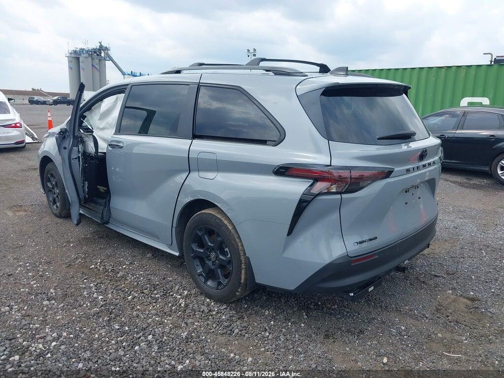 5TDCSKFC2SS173152 2025 TOYOTA SIENNA photo no. 3