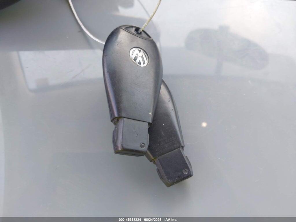 2V4RW3D12AR280267 2010 VOLKSWAGEN ROUTAN photo no. 11