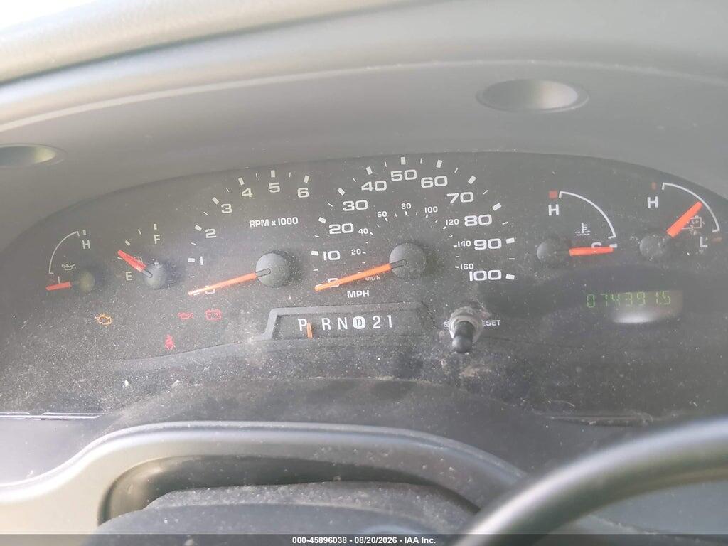 1FTSE34L28DB15123 2008 FORD E-350 SUPER DUTY photo no. 2
