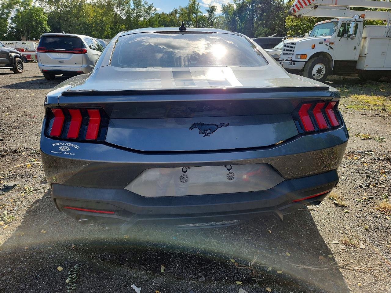2024 FORD MUSTANG — Фото 6 из 12