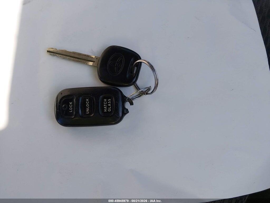 2T1LR30E05C460286 2005 TOYOTA MATRIX photo no. 11