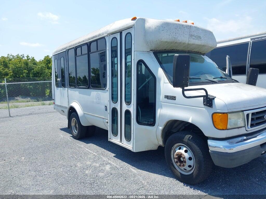 1FDWE35LX4HB18155 2004 FORD E-350 CUTAWAY photo no. 11