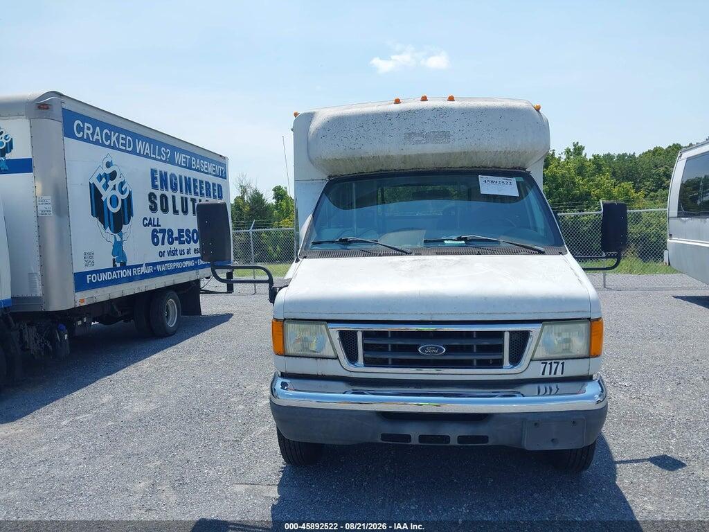 1FDWE35LX4HB18155 2004 FORD E-350 CUTAWAY photo no. 12