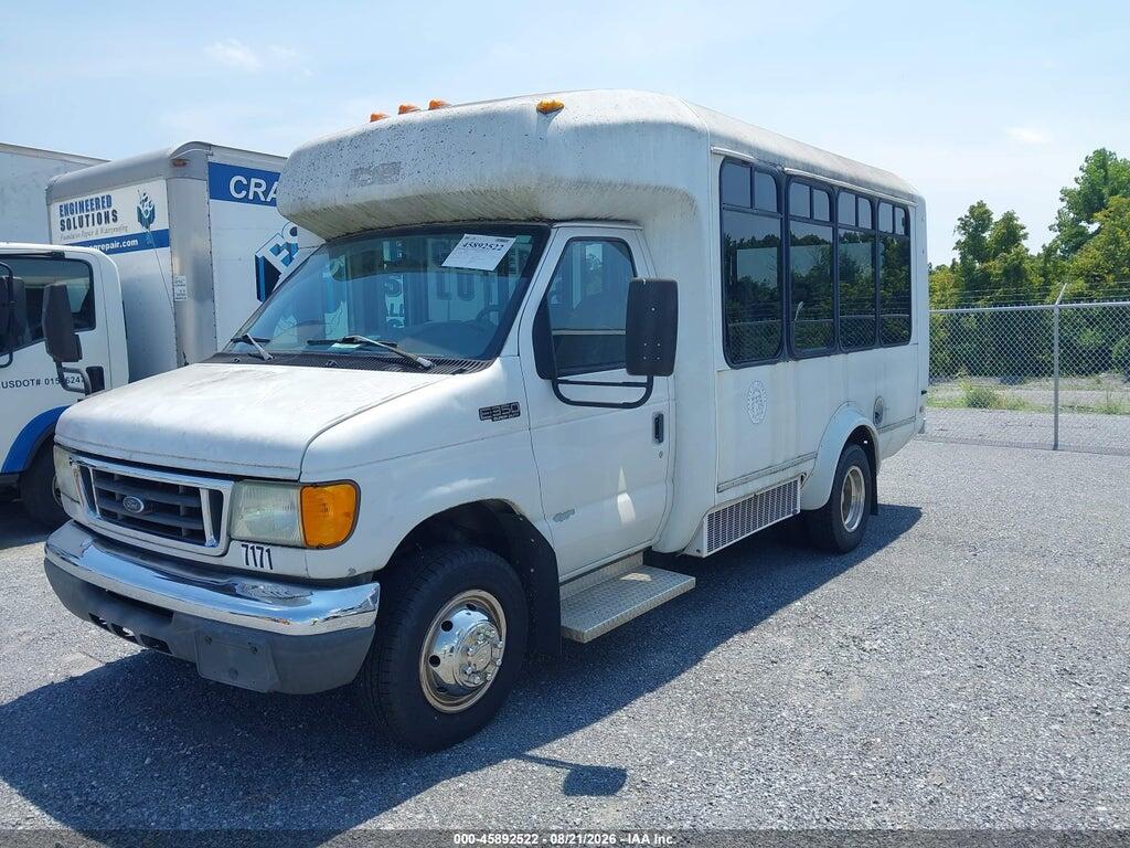 1FDWE35LX4HB18155 2004 FORD E-350 CUTAWAY photo no. 2