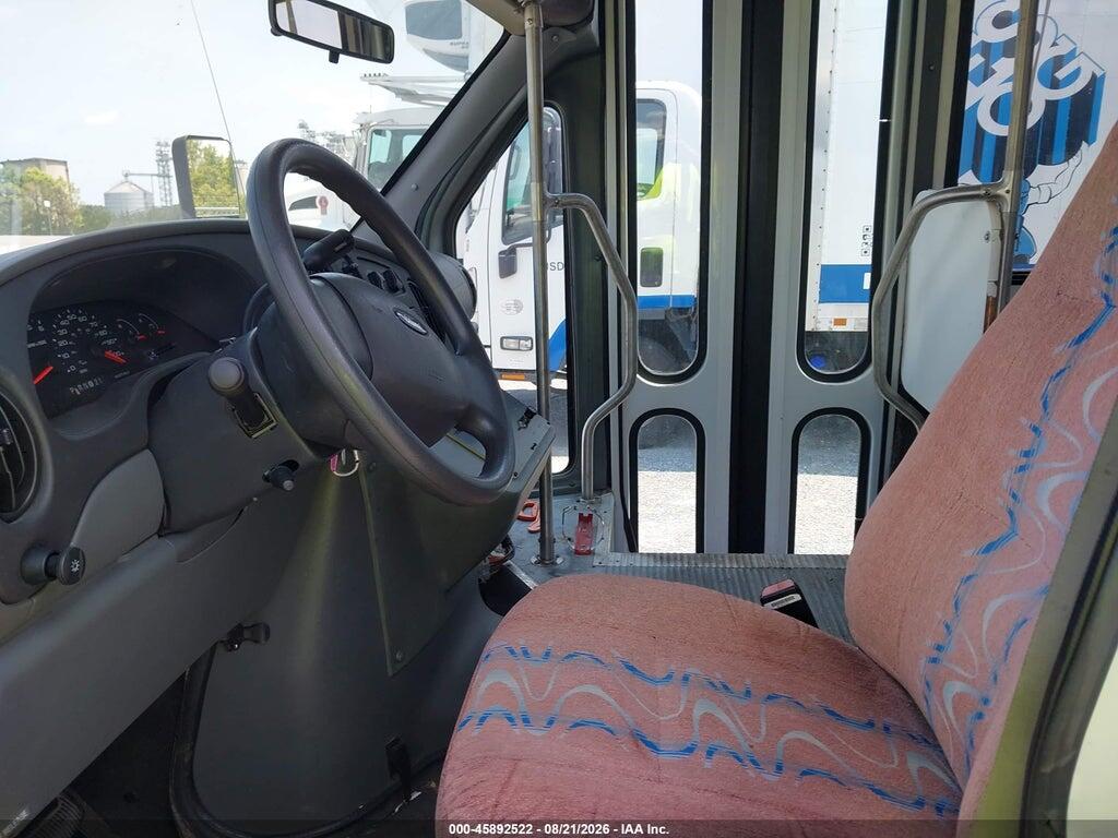 1FDWE35LX4HB18155 2004 FORD E-350 CUTAWAY photo no. 6