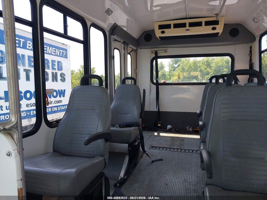 1FDWE35LX4HB18155 2004 FORD E-350 CUTAWAY photo no. 7
