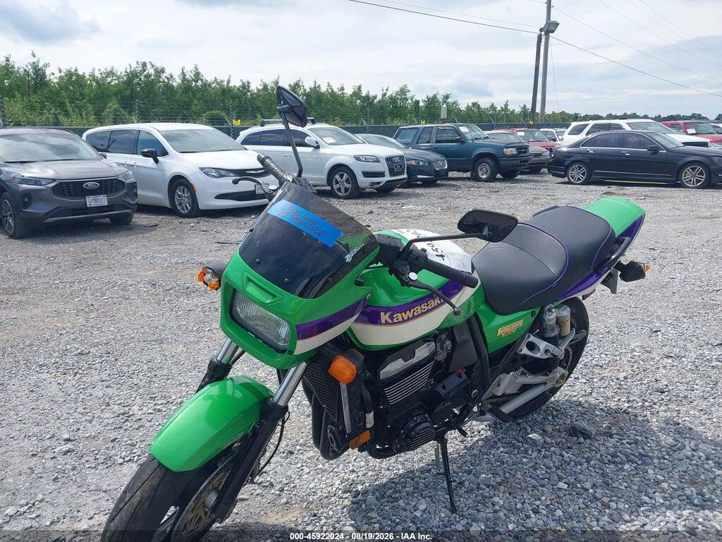 JKAZRBC18YA034071 2000 KAWASAKI ZR1100 photo no. 2