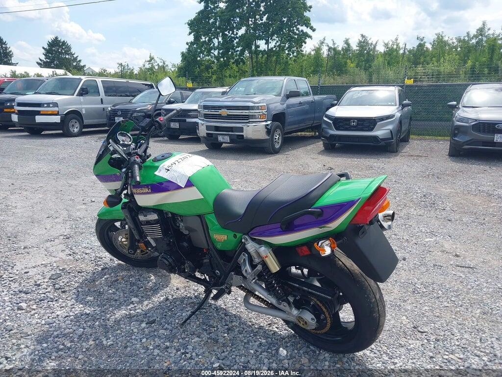 JKAZRBC18YA034071 2000 KAWASAKI ZR1100 photo no. 3