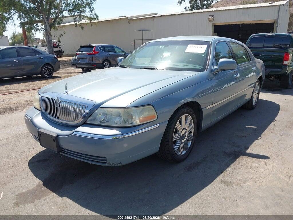 1LNHM83W04Y644946 2004 LINCOLN TOWN CAR photo no. 2