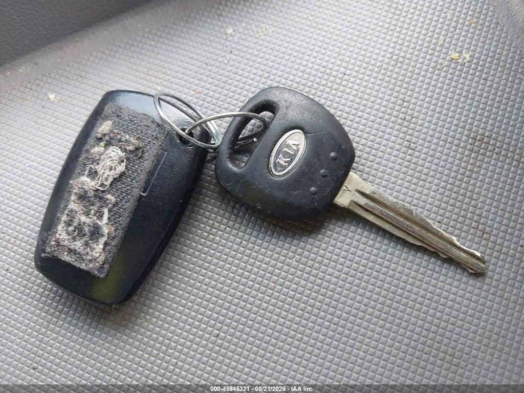 KNDMB233666028906 2006 KIA SEDONA photo no. 11