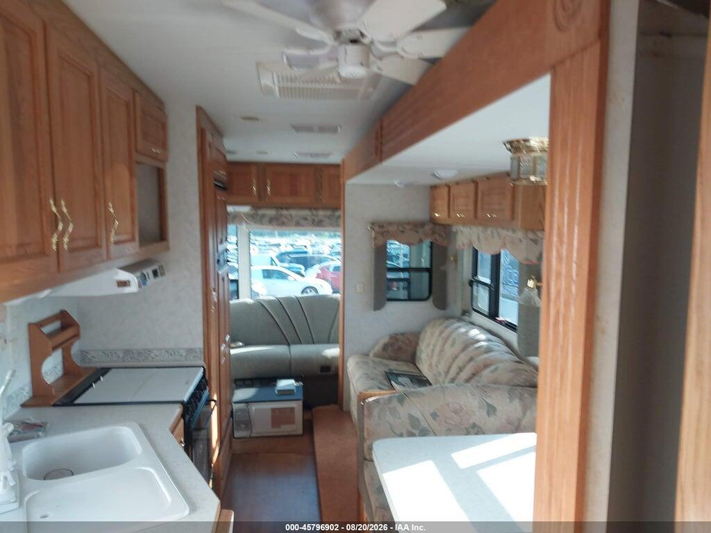 16F62E3R121A03212 2002 CAMEO 5TH WHEEL photo no. 8