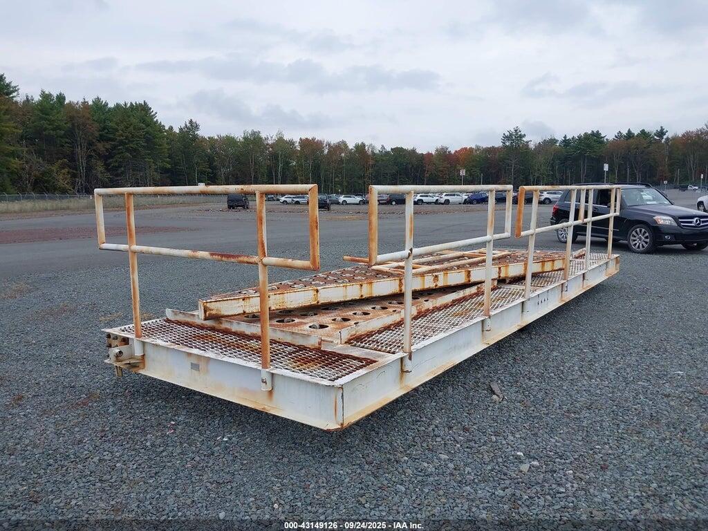 0000000CR15104083 2001 EQUIPMENT STEEL GSE 9333 photo no. 2