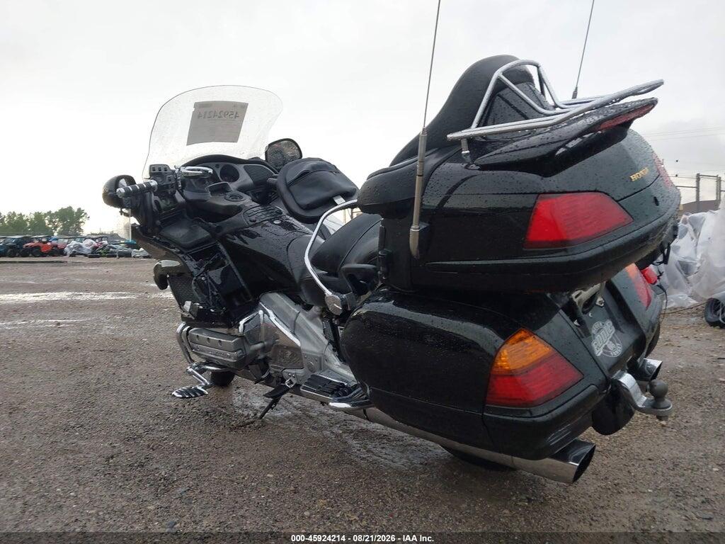 1HFSC47022A109897 2002 HONDA GL1800 photo no. 3