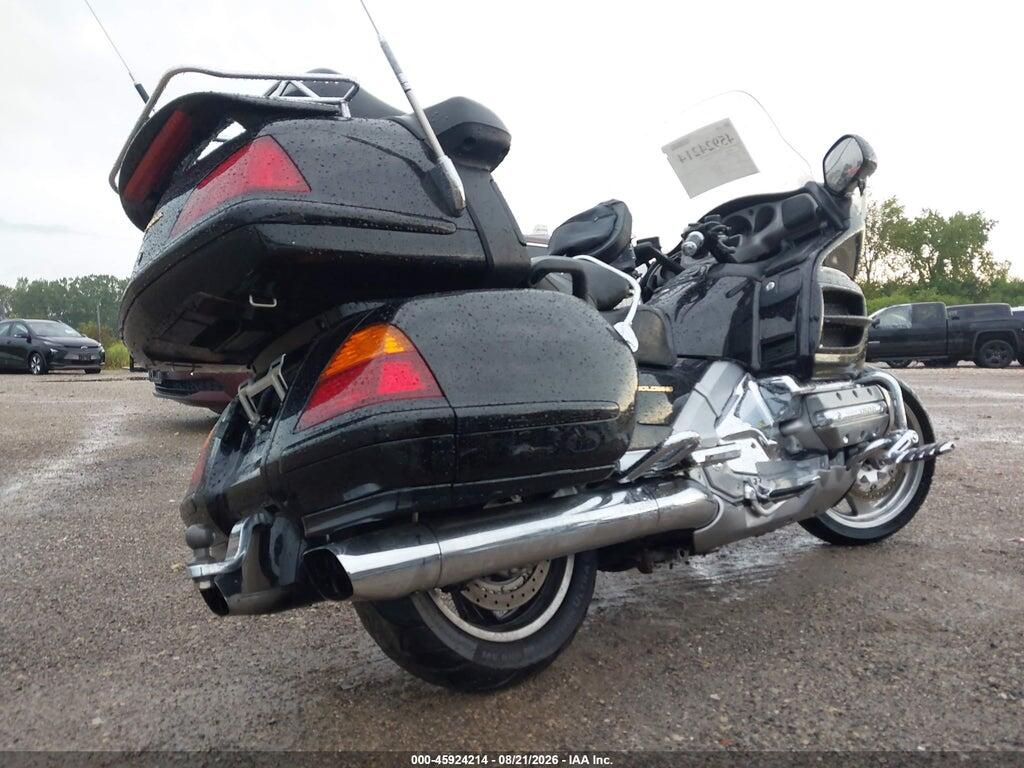 1HFSC47022A109897 2002 HONDA GL1800 photo no. 4