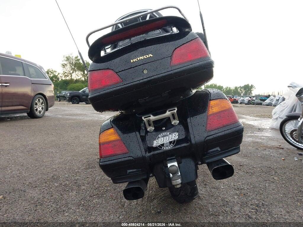 1HFSC47022A109897 2002 HONDA GL1800 photo no. 6