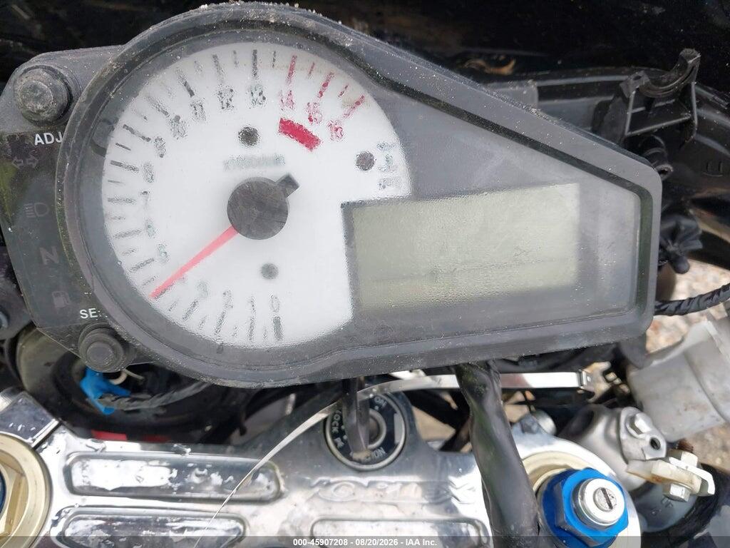 JS1GR7HA012105857 2001 SUZUKI GSX-R750 photo no. 7