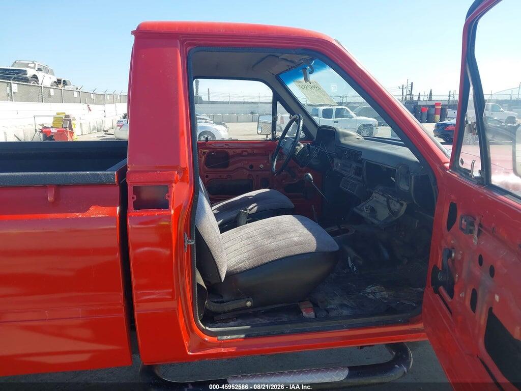 JT4RN48D3C0027754 1982 TOYOTA PICKUP photo no. 5