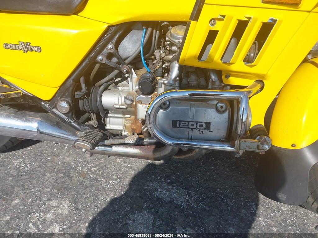 1HFSC1419FA110885 1985 HONDA GL1200 photo no. 8