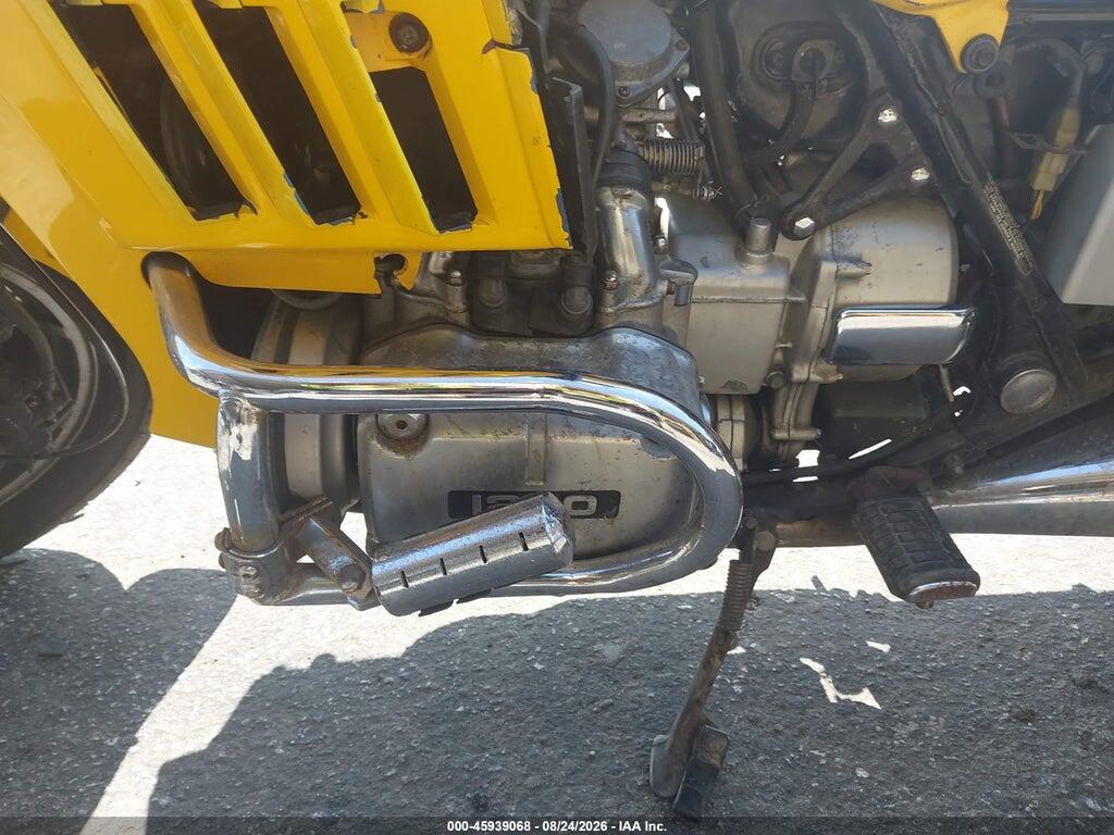 1HFSC1419FA110885 1985 HONDA GL1200 photo no. 9