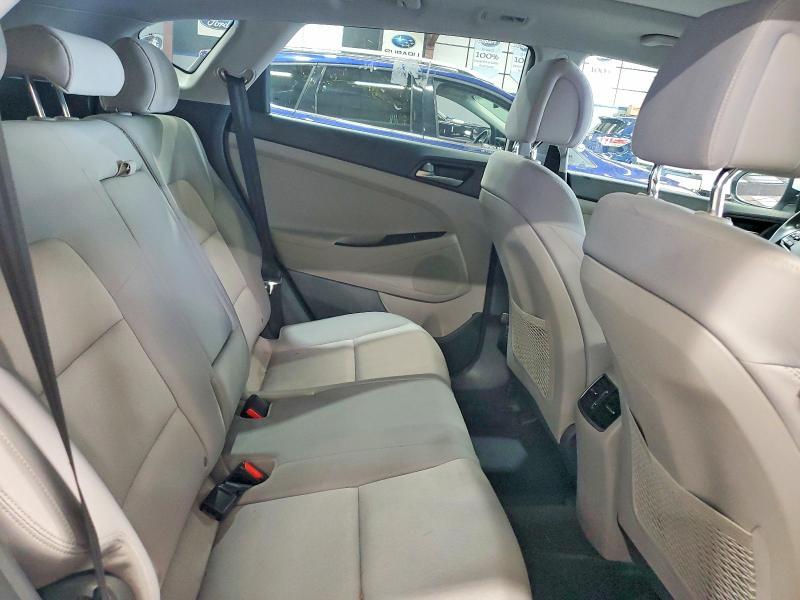 KM8J3CA23JU631571 2018 HYUNDAI TUCSON photo no. 11