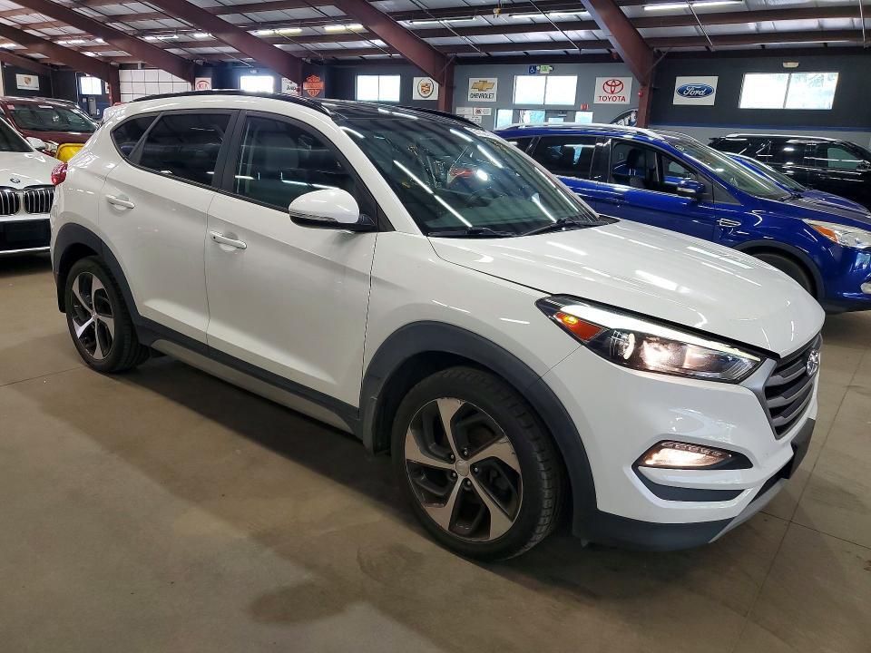 KM8J3CA23JU631571 2018 HYUNDAI TUCSON photo no. 4