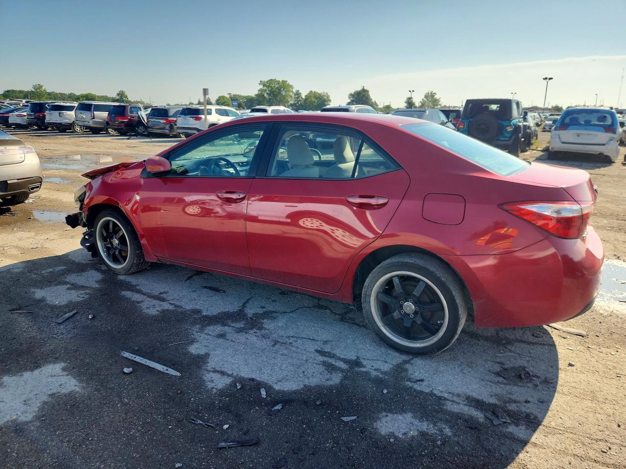 2015 TOYOTA COROLLA LE — Фото 2 из 12