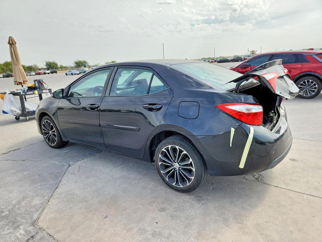 5YFBURHE3FP279914 2015 TOYOTA COROLLA photo no. 2