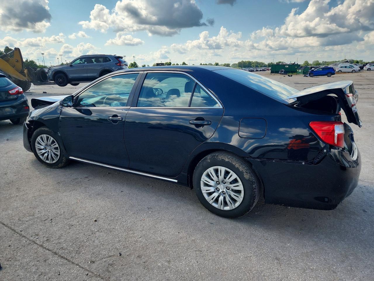 2014 TOYOTA CAMRY LE — Фото 2 из 12