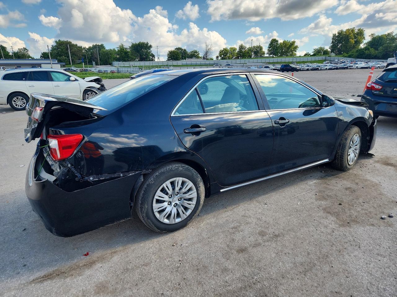 2014 TOYOTA CAMRY LE — Фото 3 из 12