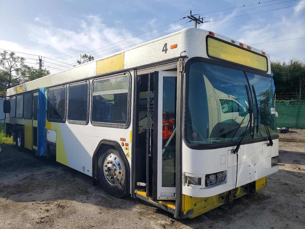 2011 CHEVROLET TRANSIT BUS LOW