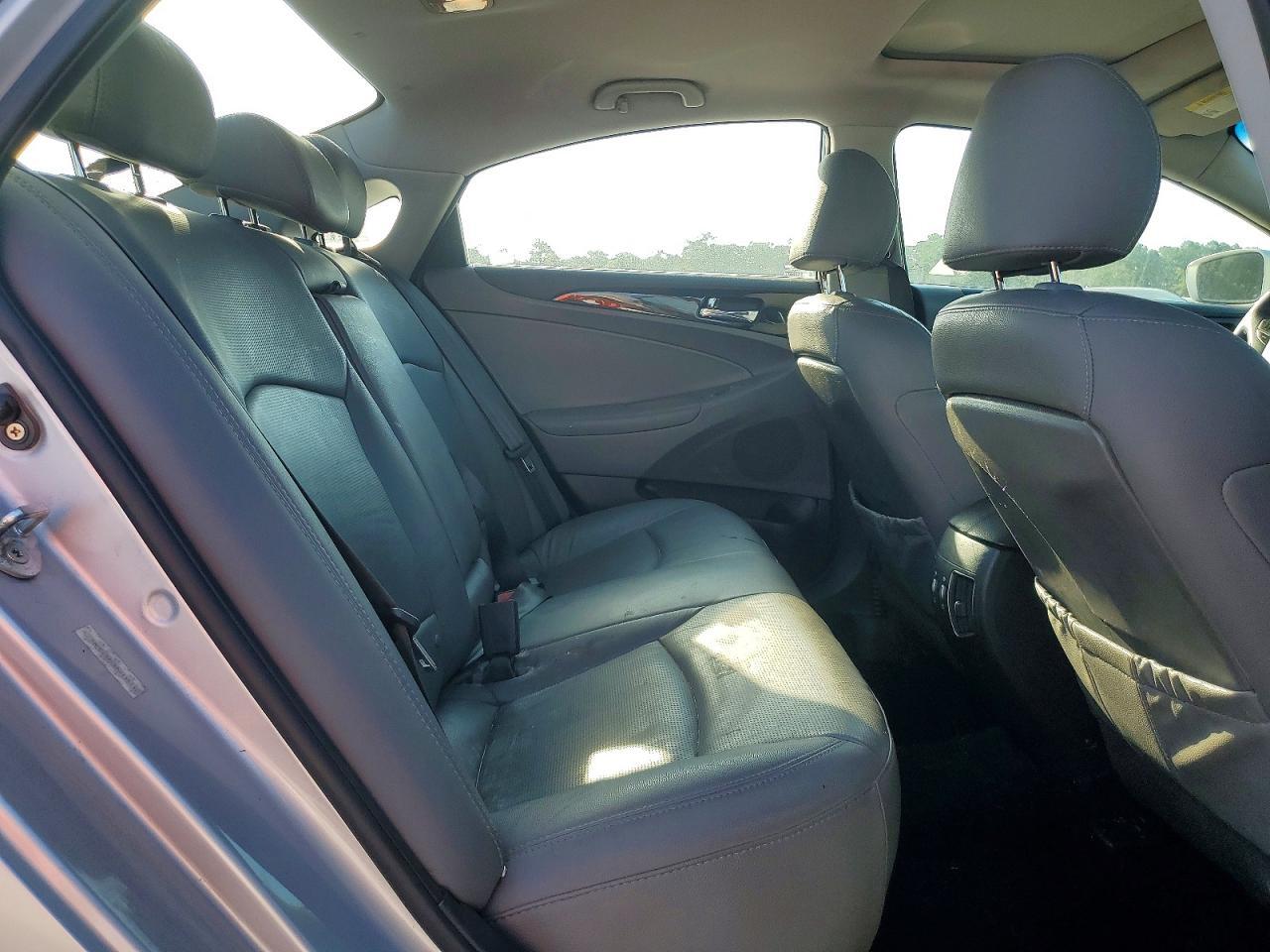 5NPEC4AC9BH115716 2011 HYUNDAI SONATA photo no. 10