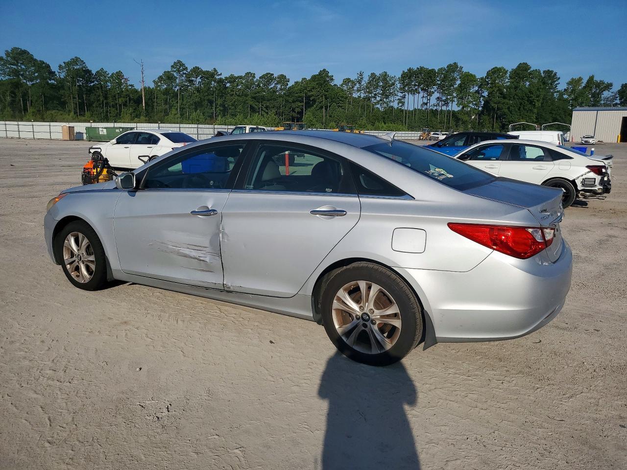 5NPEC4AC9BH115716 2011 HYUNDAI SONATA photo no. 2