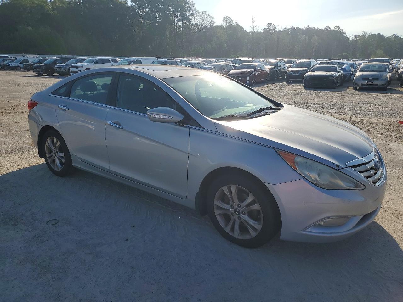5NPEC4AC9BH115716 2011 HYUNDAI SONATA photo no. 4