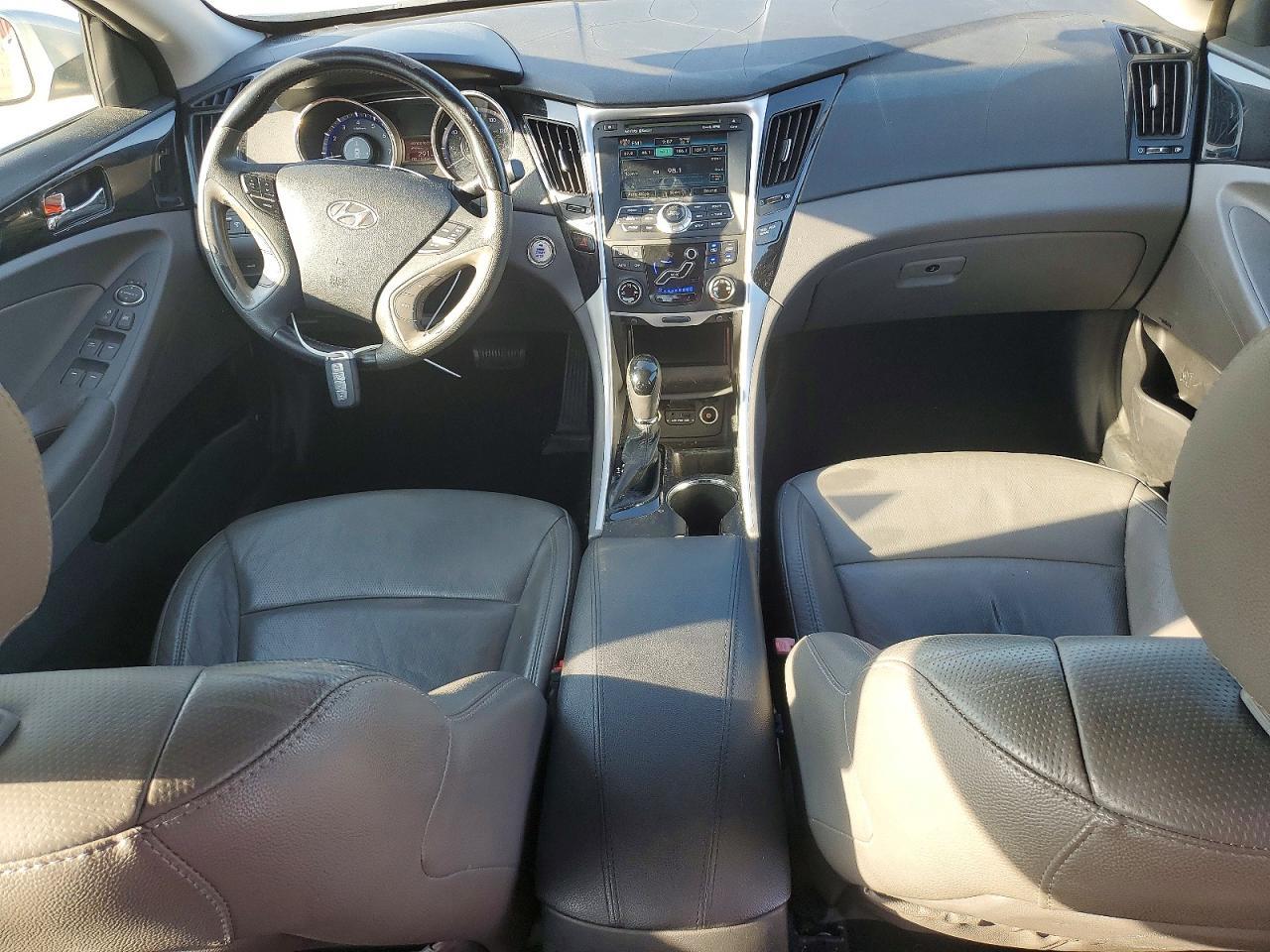 5NPEC4AC9BH115716 2011 HYUNDAI SONATA photo no. 8