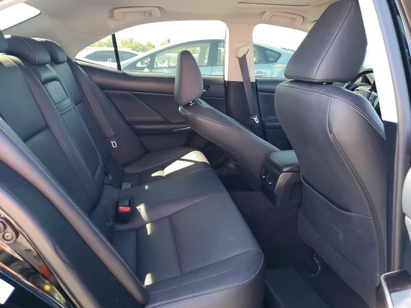 2017 LEXUS IS 300 BASE — Фото 10 из 12
