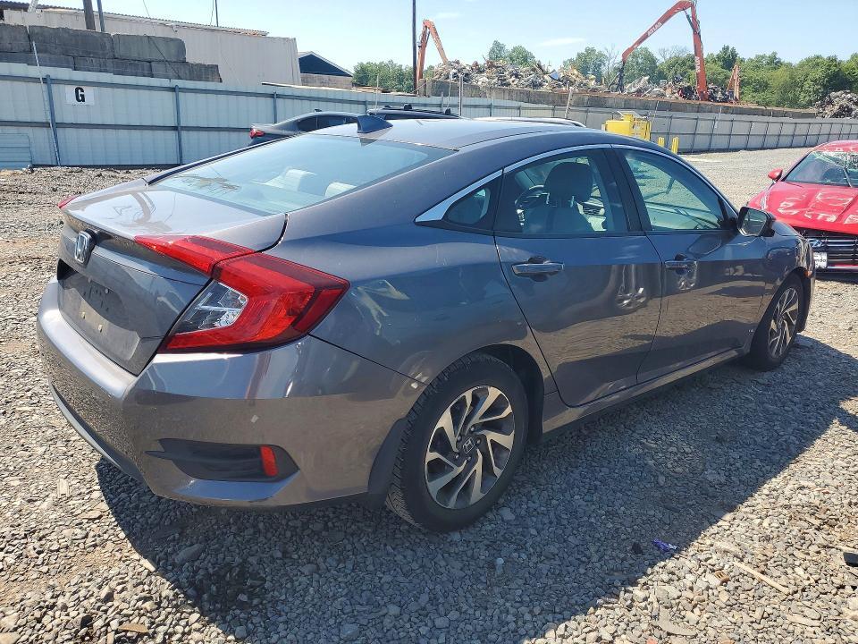 2HGFC2F78JH599505 2018 HONDA CIVIC photo no. 3