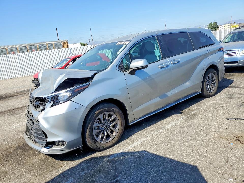2024 TOYOTA SIENNA 5TDKRKEC5RS191521