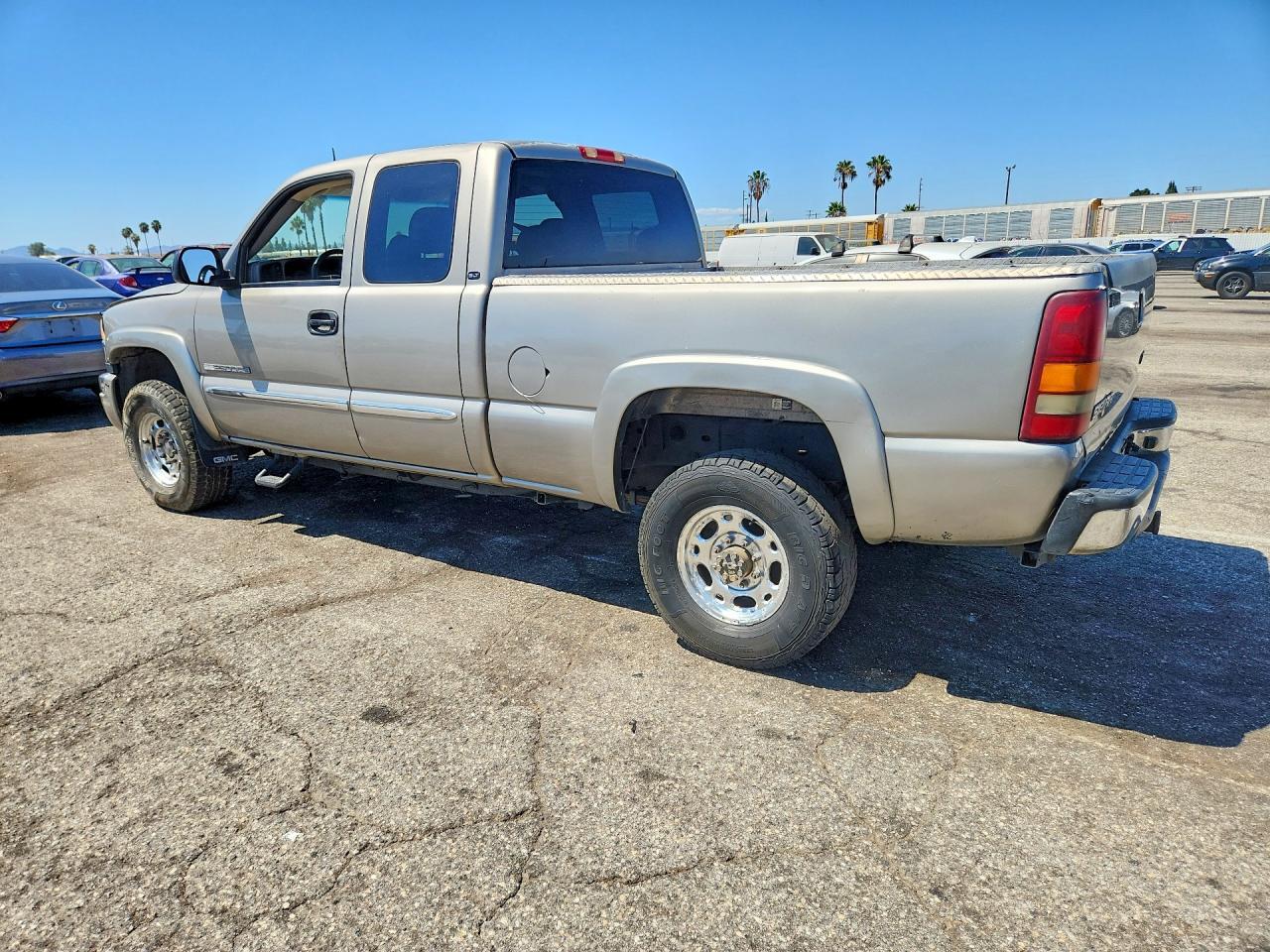2003 GMC SIERRA K2500 HEAVY DUTY — Фото 2 из 12