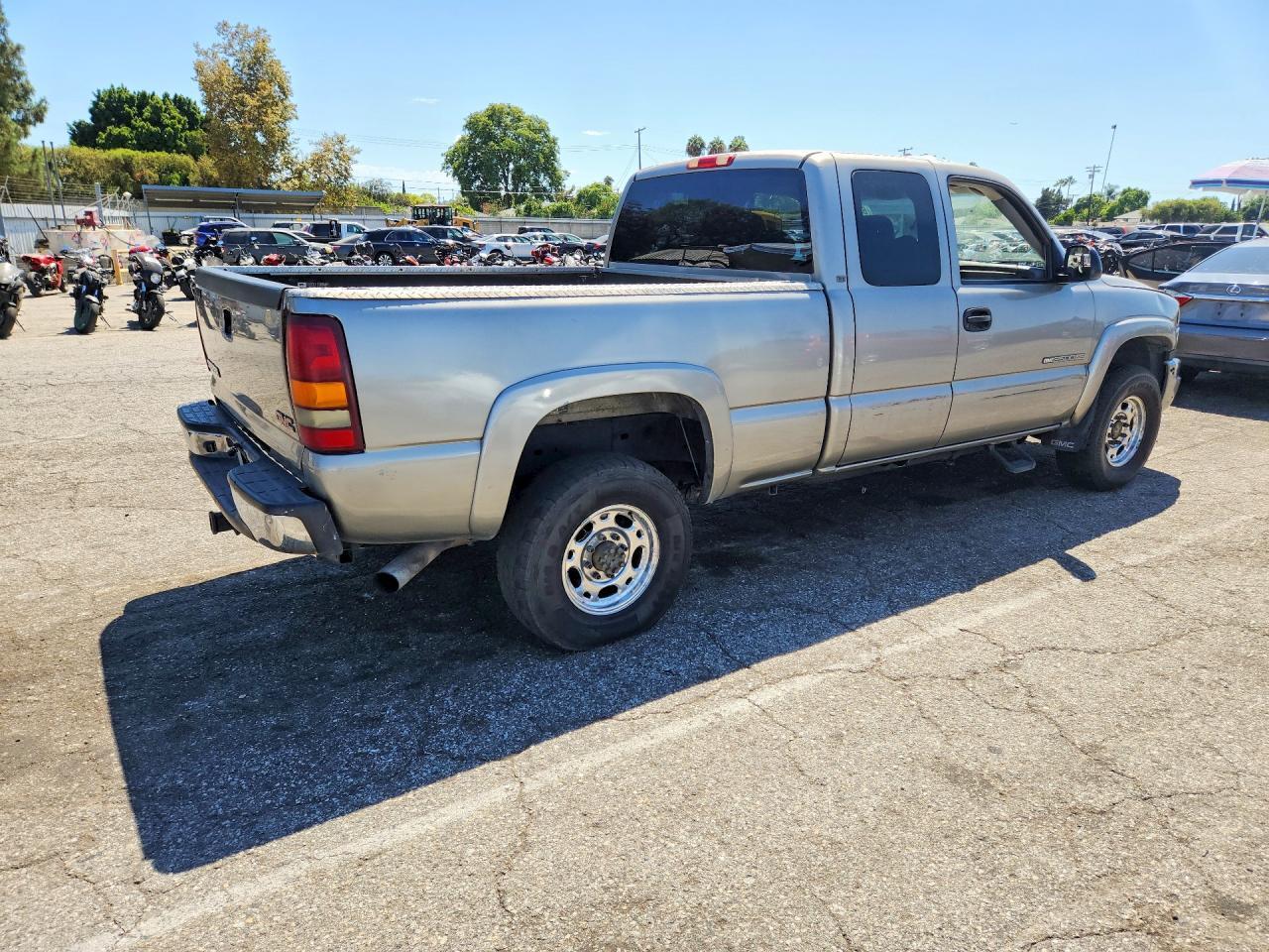 2003 GMC SIERRA K2500 HEAVY DUTY — Фото 3 из 12