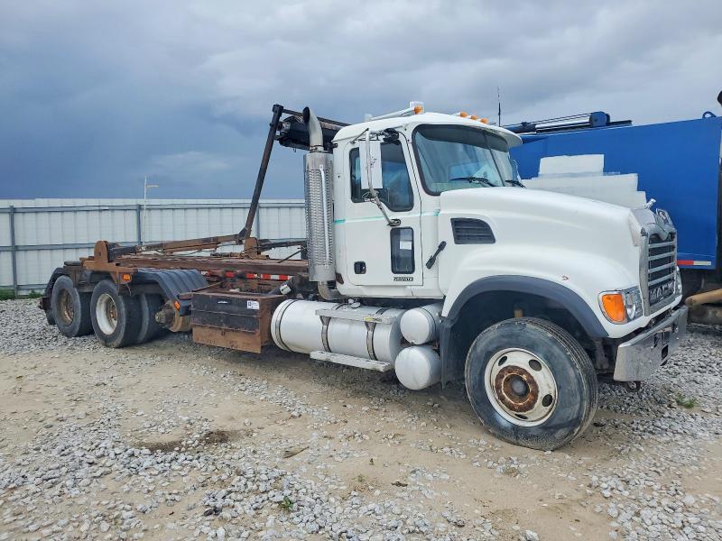 2006 MACK 700 1M2AG10C76M037124