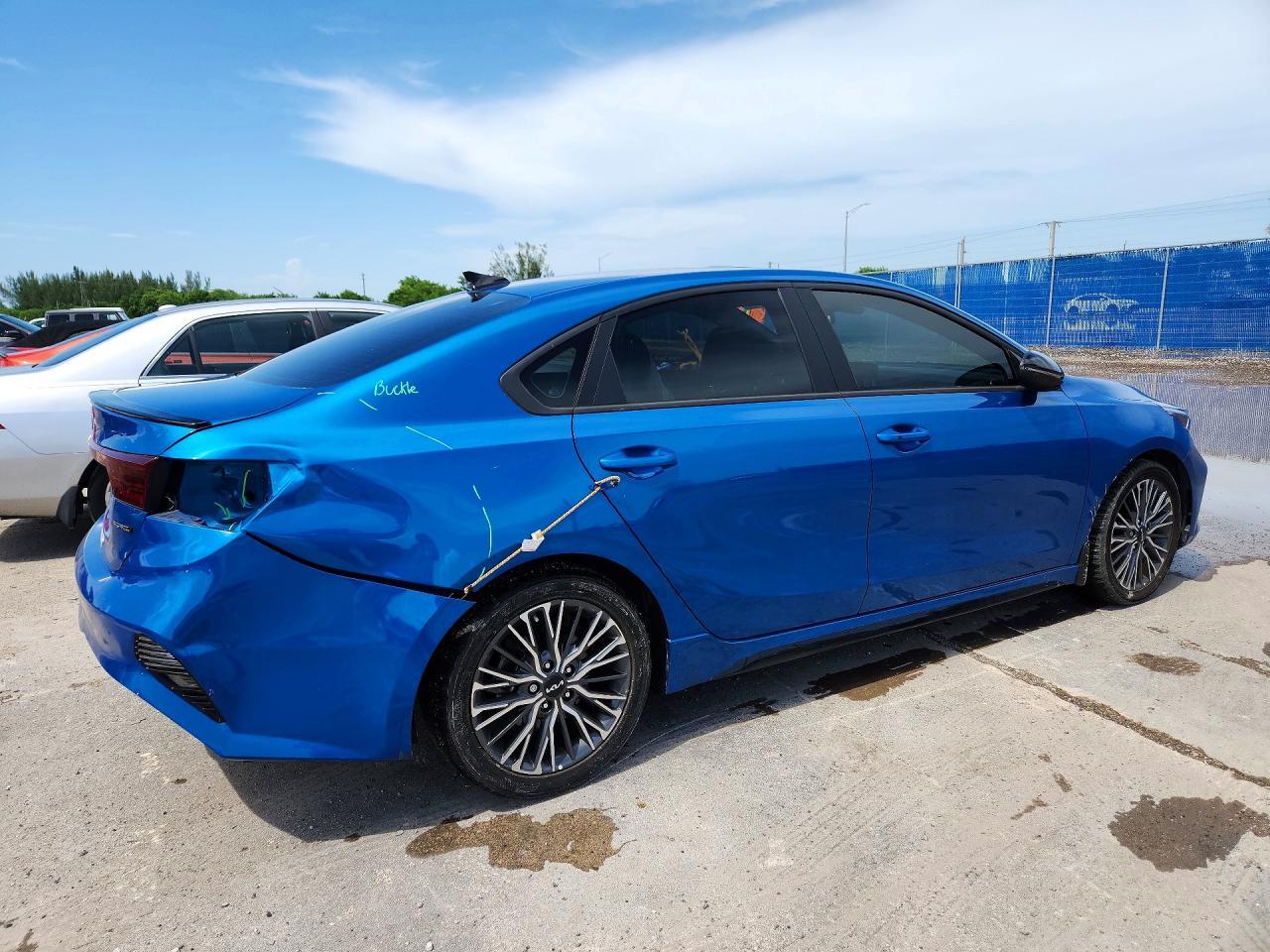 2024 KIA FORTE GT LINE — Фото 3 из 12