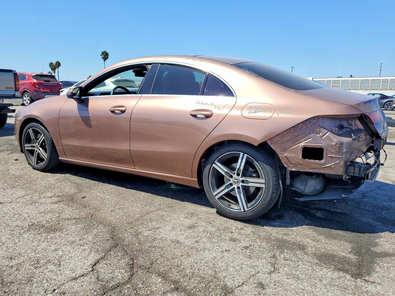 2021 MERCEDES-BENZ CLA 250 — Фото 2 из 13