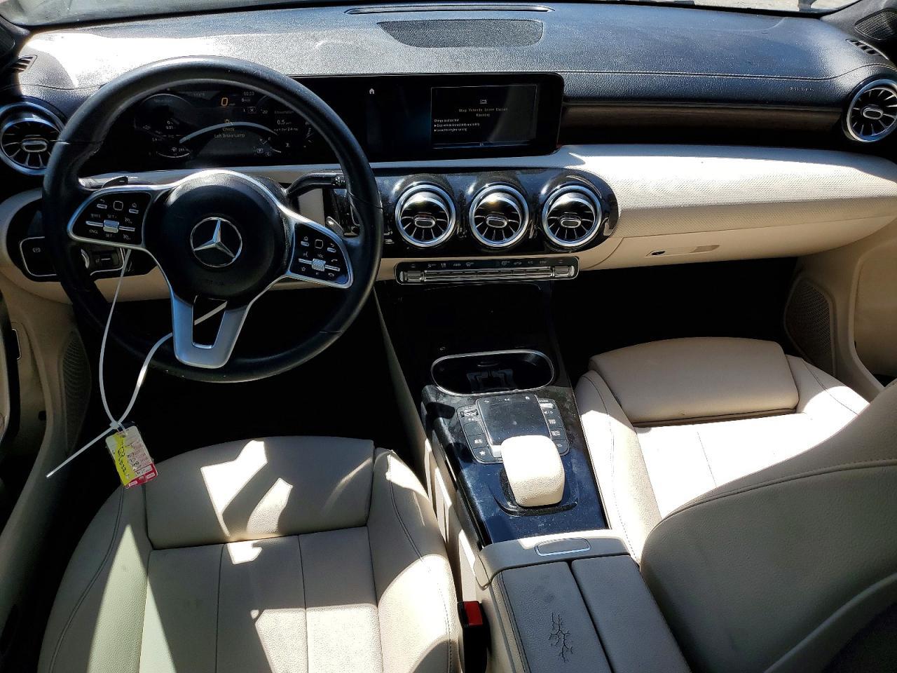 2021 MERCEDES-BENZ CLA 250 — Фото 8 из 13