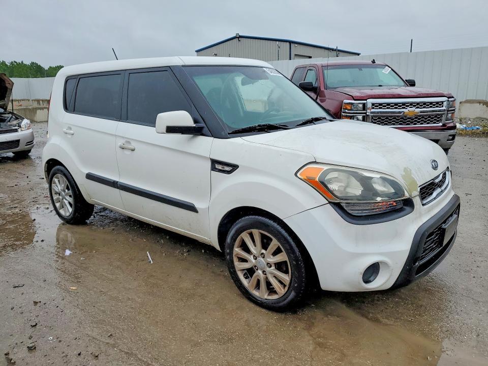 KNDJT2A52C7458152 2012 KIA SOUL photo no. 4