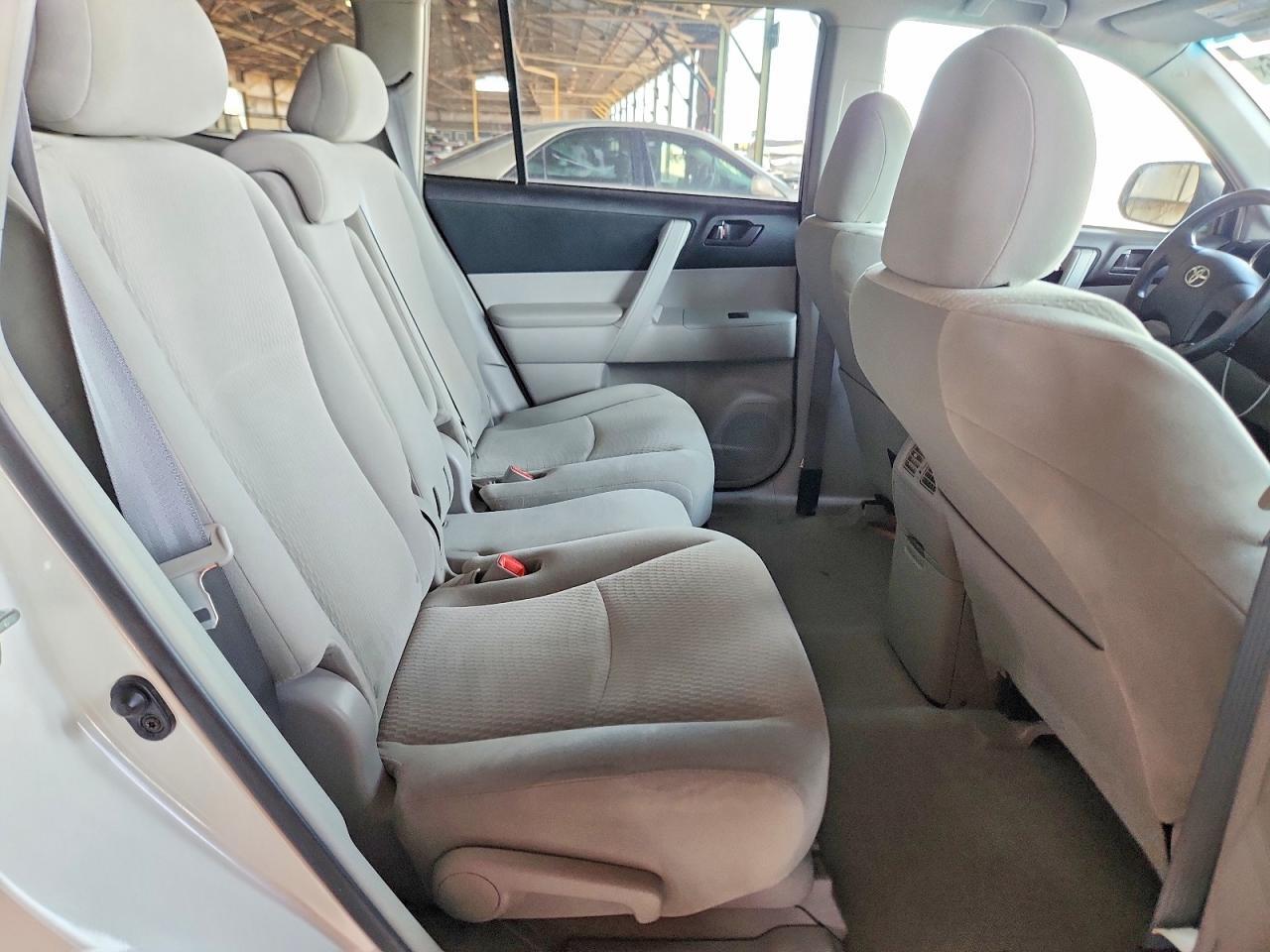 2010 TOYOTA HIGHLANDER BASE — Фото 11 из 13