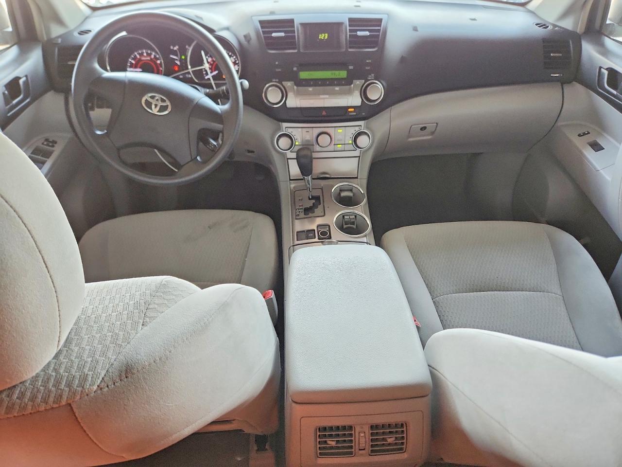 2010 TOYOTA HIGHLANDER BASE — Фото 8 из 13