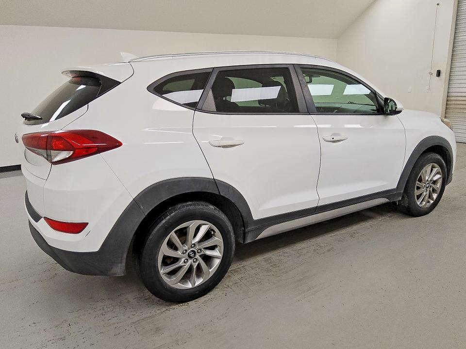 KM8J33A40JU612266 2018 HYUNDAI TUCSON photo no. 3