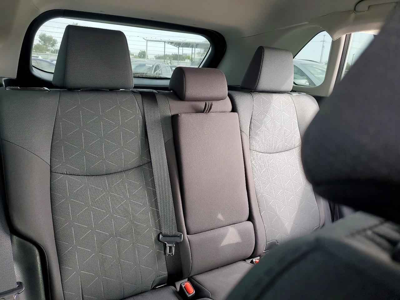2024 TOYOTA RAV4 XLE — Фото 10 из 13